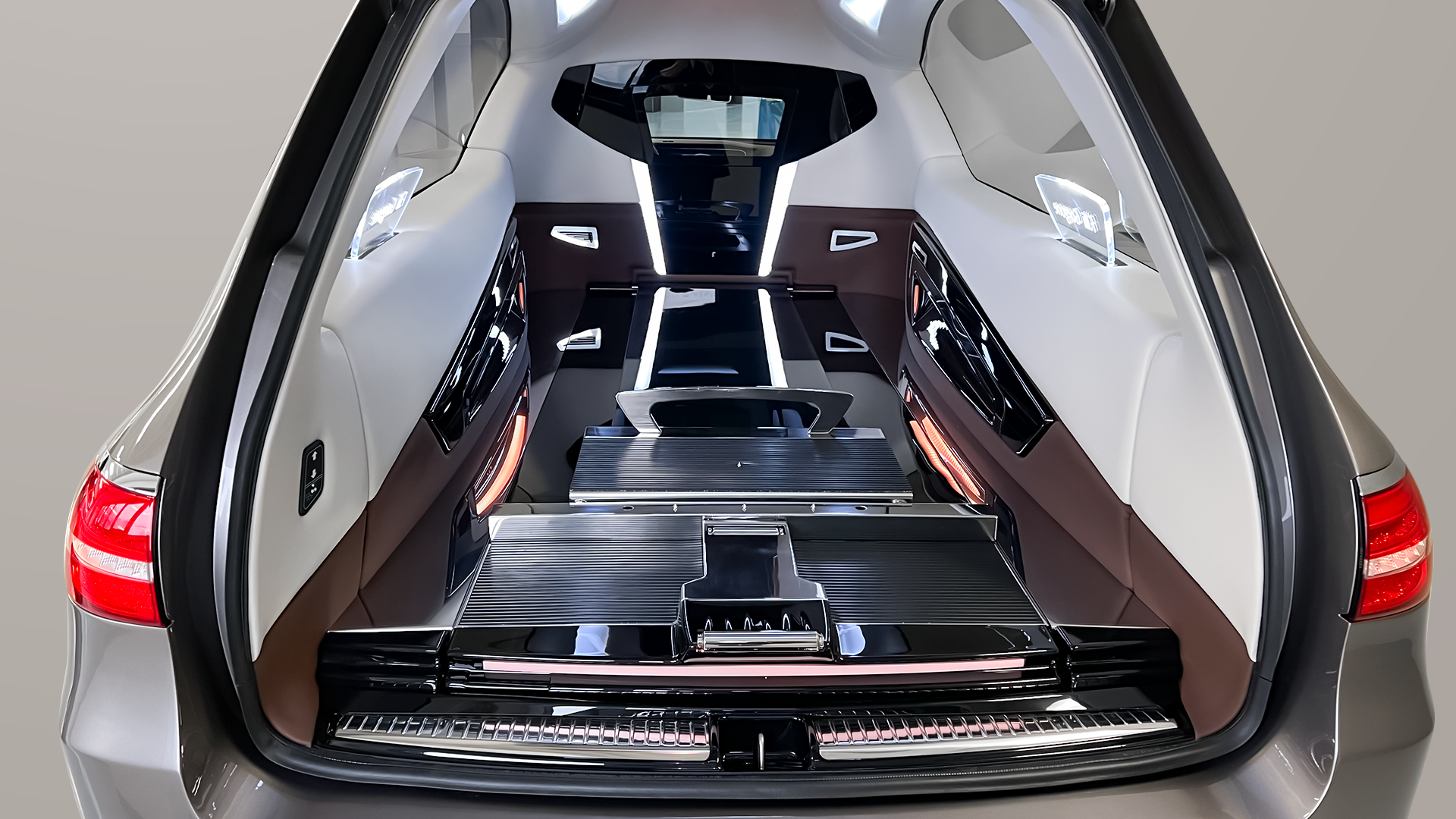 Mercedes Benz E213 Hybrid – Ellena Funeral Car